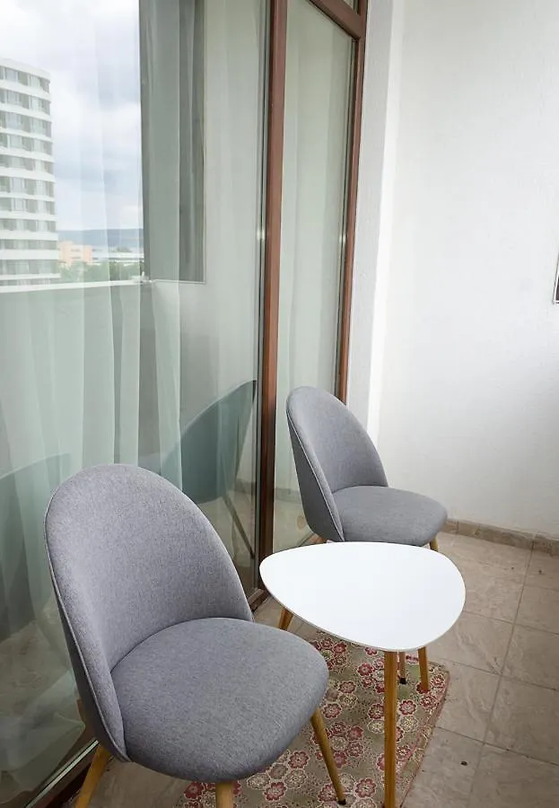 The Residential 1-Bd Apartment With An Outdoor Thermal Pool Βάρνα
