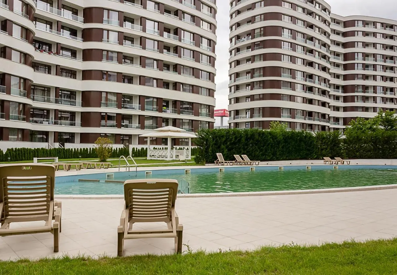 The Residential 1-Bd Apartment With An Outdoor Thermal Pool Βάρνα