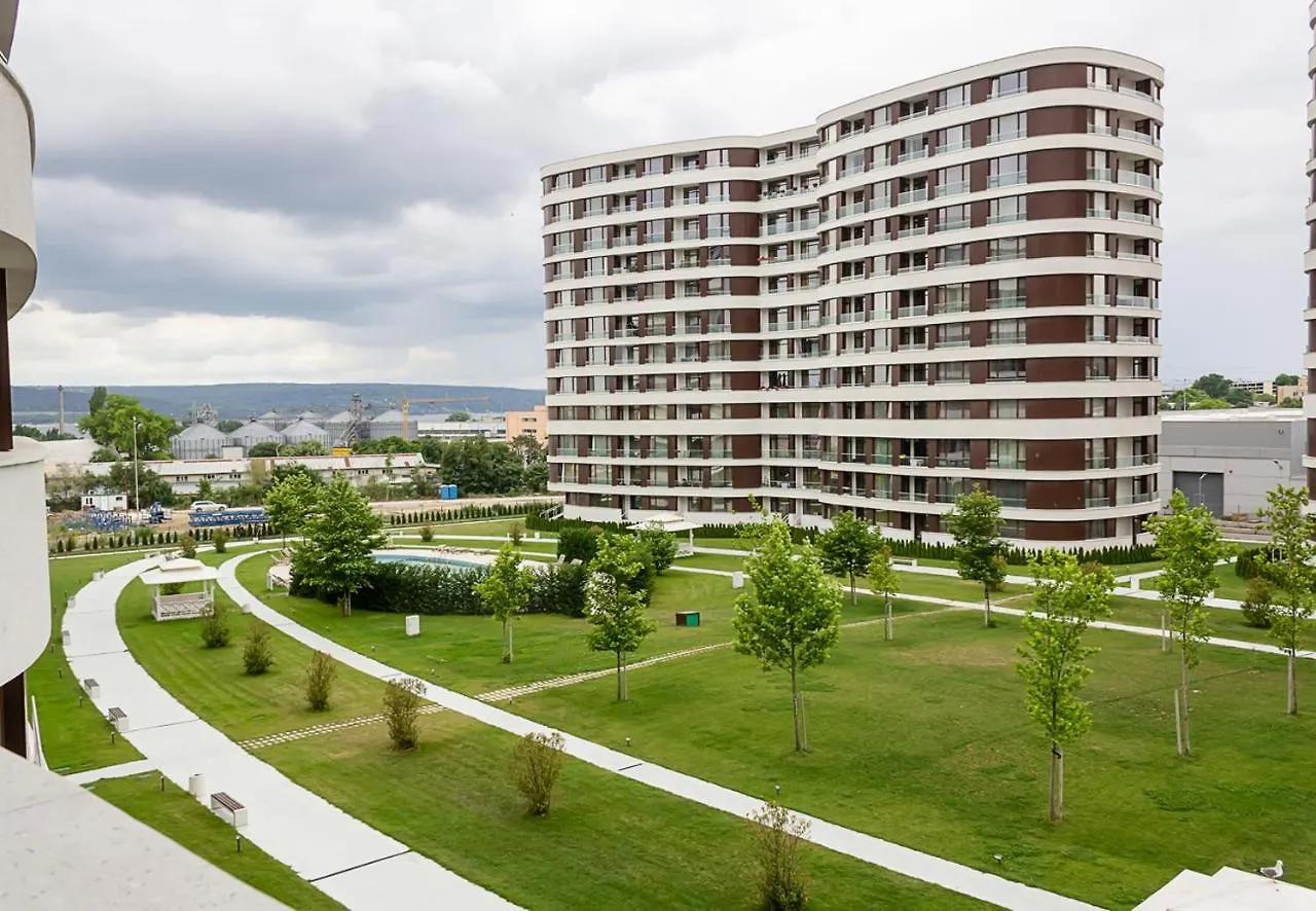The Residential 1-Bd Apartment With An Outdoor Thermal Pool Βάρνα